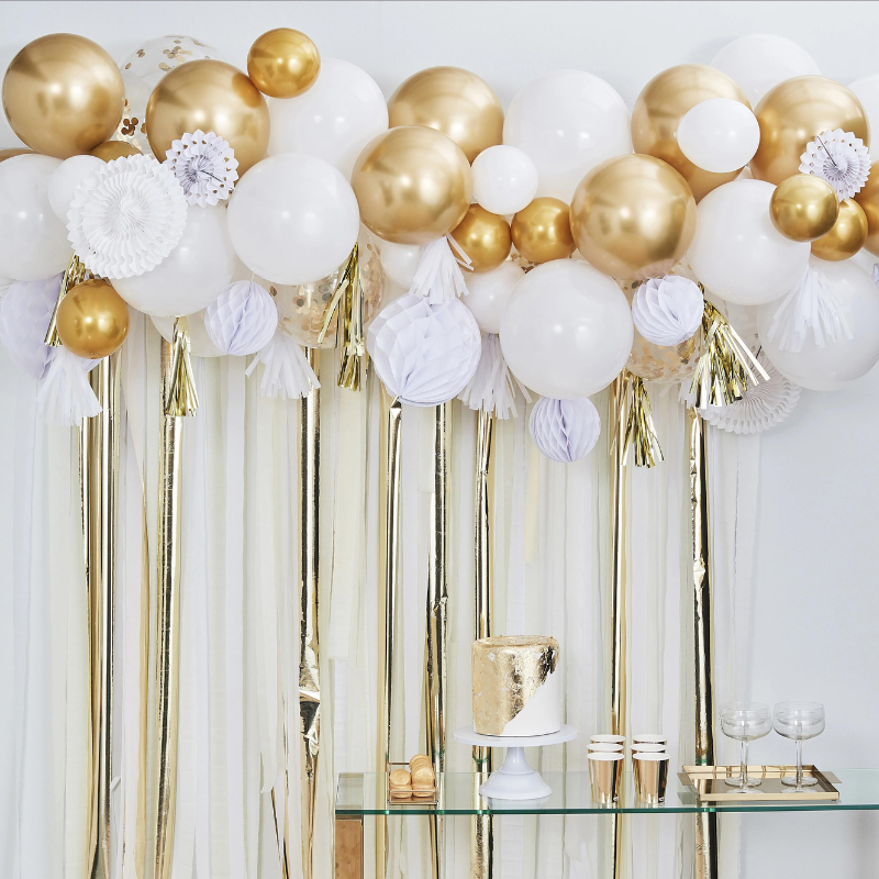 Ballon-Set Backdrop Kit mit Fächer, Wabenlball und Tasselgirlande weiss-gold als Partyhintergrund