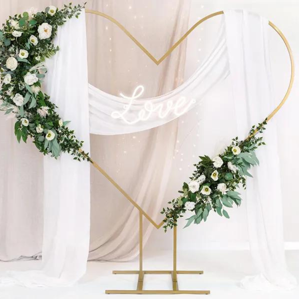 Blumenständer in Herzform gold Hochzeit Hintergrund 2m