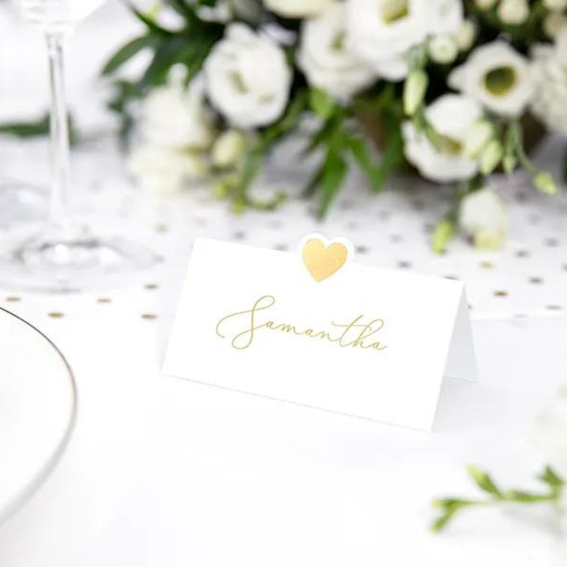 Tischkarten weiss mit goldigem Herz Hochzeitstisch Namenschild