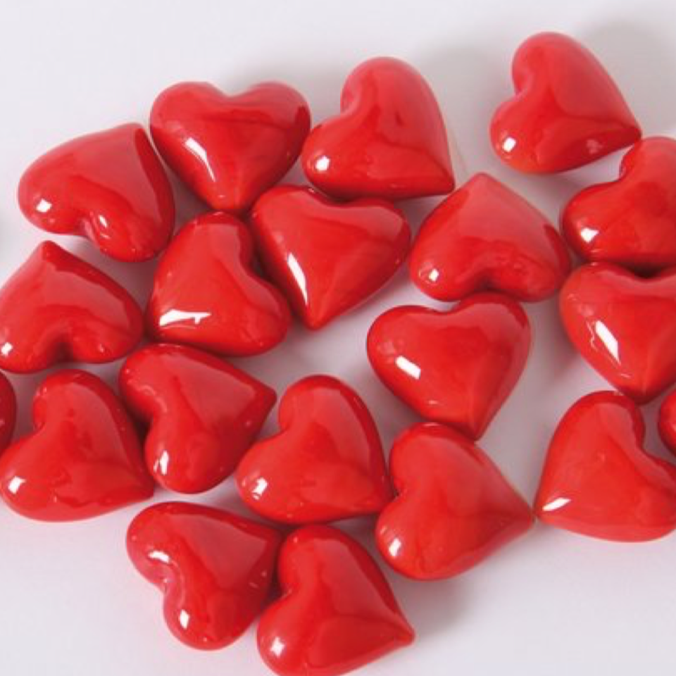 Glas-Herzen klein rot, 24-tlg. in Herzbox