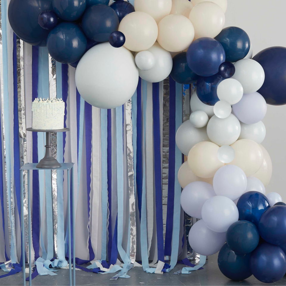 Backdrop Kit mit Bändern und Ballonen, blau-silber