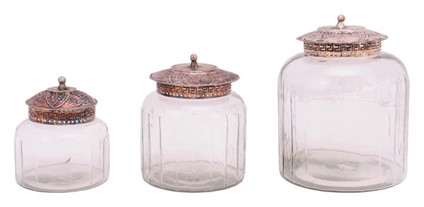 Glasdose mit dekorativen Rillen und Metalldeckel