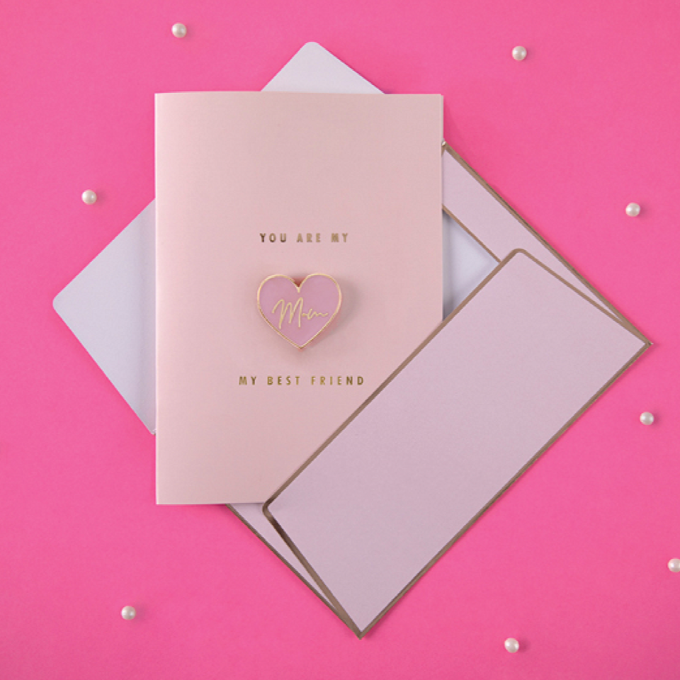 Glückwunsch Karte mit rosa Herz Anstecker &quot;Mom&quot;