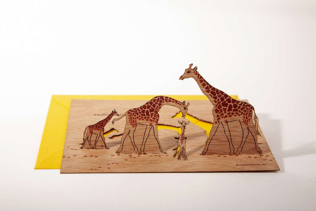 Holz-Grusskarte mit Kuvert, Giraffe, &quot;Endlich bist du da!&quot;